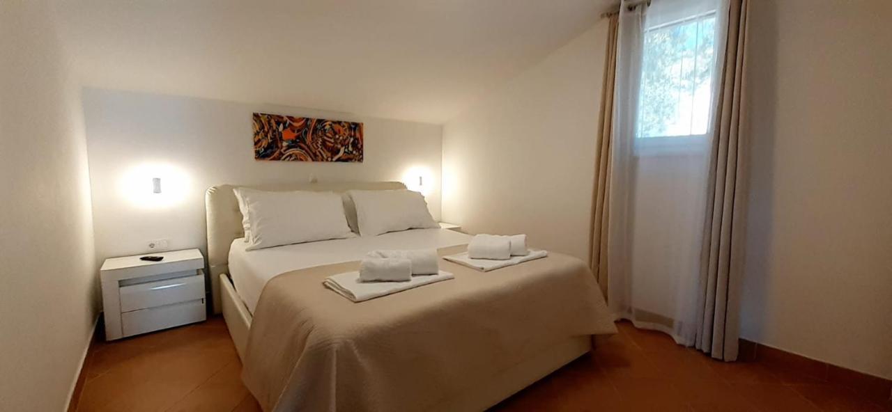 Holiday Hvar Vrbanj Екстер'єр фото