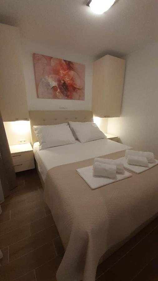 Holiday Hvar Vrbanj Екстер'єр фото