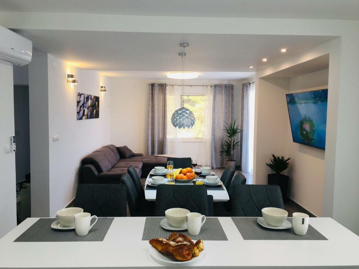 Holiday Hvar Vrbanj Екстер'єр фото