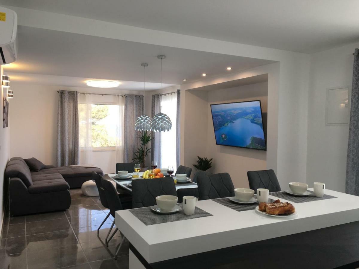 Holiday Hvar Vrbanj Екстер'єр фото