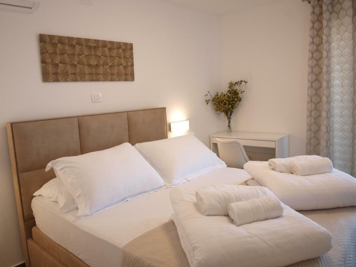 Holiday Hvar Vrbanj Екстер'єр фото